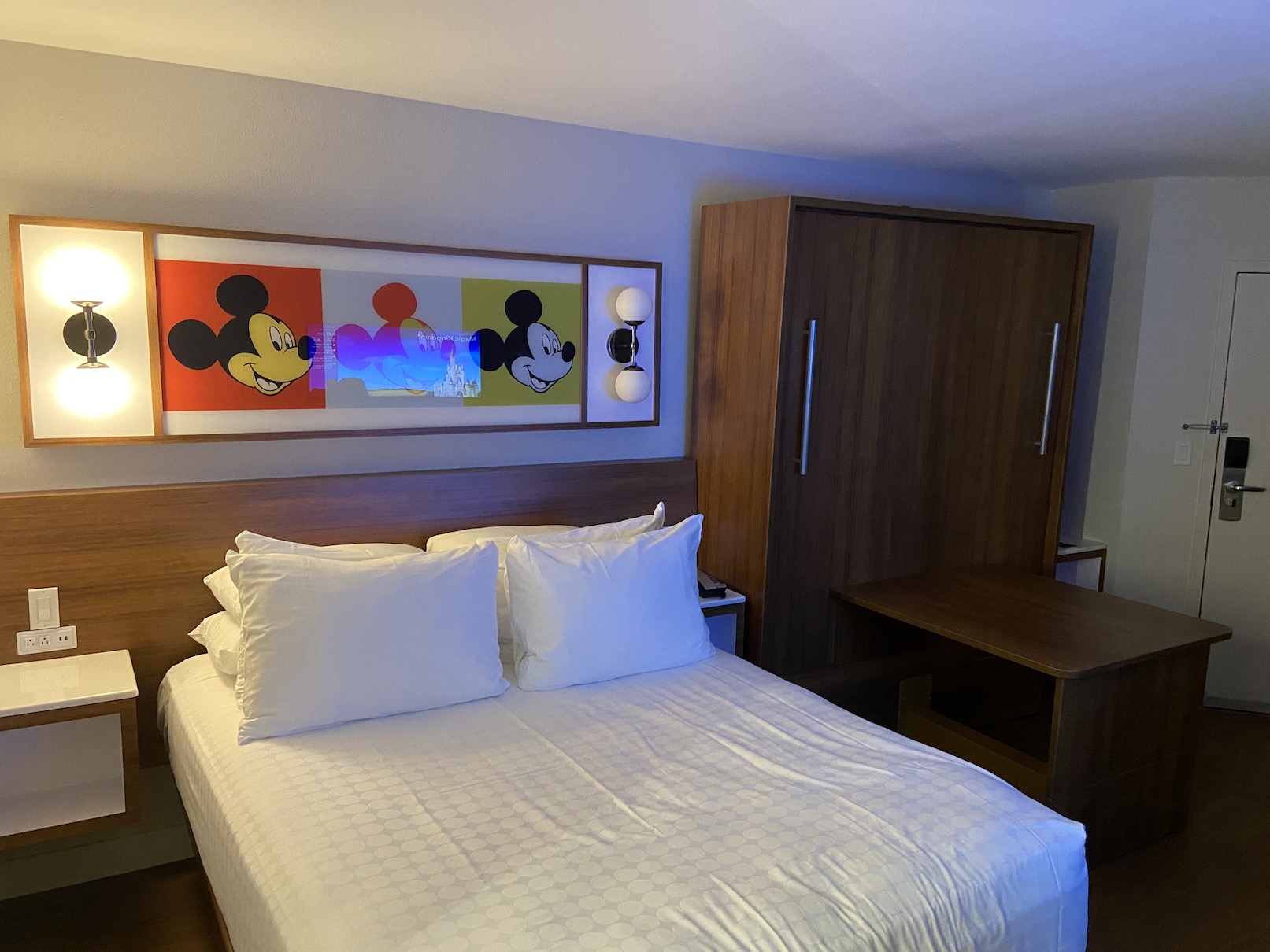 Entrada del Pop Century Resort