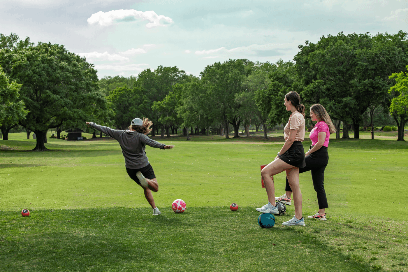 Personas jugando FootGolf en Walt Disney World